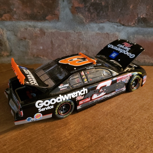 Dale Earnhardt 1/24 No Bull Car - Picture 2 of 6